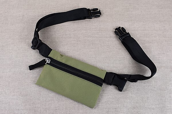 スリコ（3COINS）「ペット用サコッシュ」を背負った姿がかわいすぎる!?　散歩必需品も入って機能性もバッチリ！の画像5