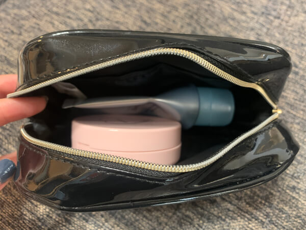 厚めのコンパクトも難なく入ります（C）サイゾーウーマン
