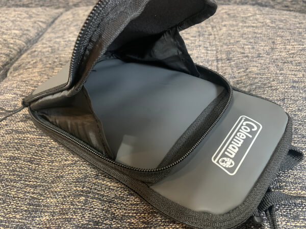 【付録レビュー】「MonoMax」8月号、Coleman万能ショルダーバッグは機能性◎！　シンプルデザインで高見えの画像7