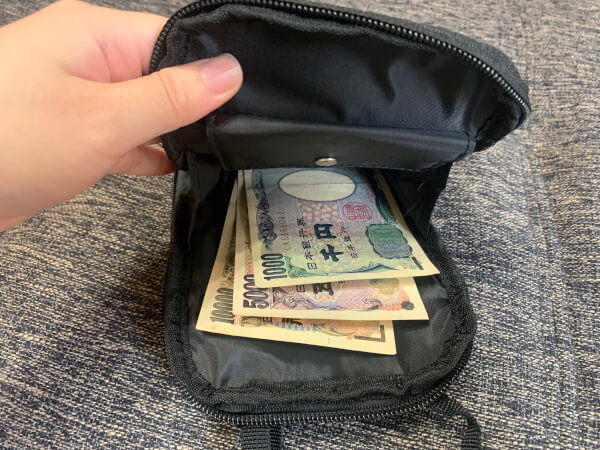 【付録レビュー】「MonoMax」8月号、Coleman万能ショルダーバッグは機能性◎！　シンプルデザインで高見えの画像9