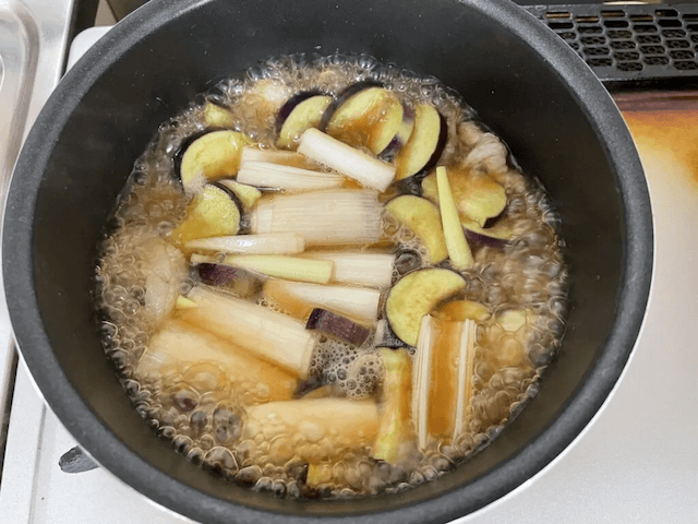 この夏、もう一度リピしたいレシピ決定! 【ナスと豚バラのそうめん】は食欲爆進、ラー油がピリッと効いてる!の画像3