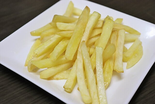 冷凍フライドポテト、3社ガチ食べ比べ！　超高コスパ・業務スーパー超えのおすすめは？【採点表付き】