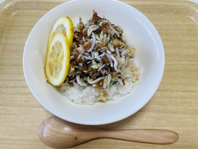 酸っぱおいしくて白米がパクパクいけちゃう！　伝説の家政婦タサン志麻さんの【しらす丼】は黄金の組み合わせだった！　の画像4