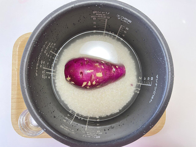炊飯器にポイっとするだけ！　【さつま芋を丸ごと入れたバター飯】はズボラ時短レシピで子どもの胃袋もガッチリのおいしさ！の画像2