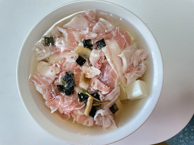 リュウジ【松茸風豚肉吸い】は濃厚な大人の味だった！　「こんな感じ？」で簡単に作れるのにヘルシーでびっくりするおいしさ！の画像2