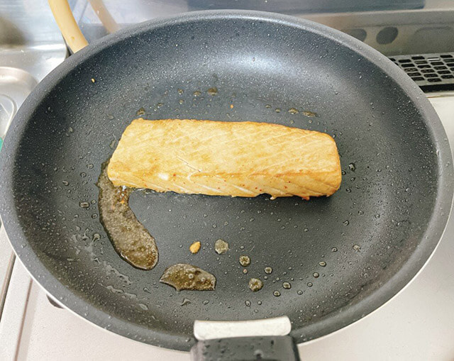 『家事ヤロウ!!!』【マグロ漬けステーキ】を作ったら箸が止まらなくなった! パンチの効いたソースとムッチリ食感が最高なレシピ