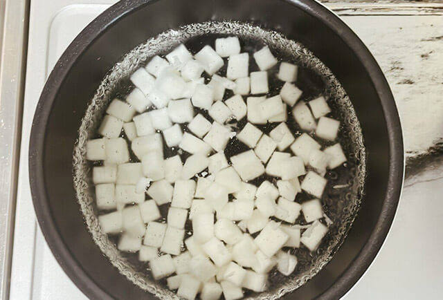 桃屋の食べるラー油で、お手軽な居酒屋おつまみ【ネバネバ小鉢】を作ってみた！　米も酒も進む濃厚な味に胃袋が唸る！