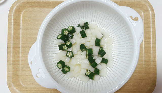 桃屋の食べるラー油で、お手軽な居酒屋おつまみ【ネバネバ小鉢】を作ってみた！　米も酒も進む濃厚な味に胃袋が唸る！