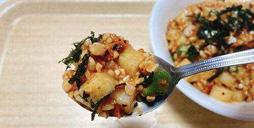 桃屋の食べるラー油で、お手軽な居酒屋おつまみ【ネバネバ小鉢】を作ってみた！　米も酒も進む濃厚な味に胃袋が唸る！