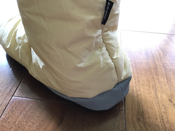 新作「Heya(ヘヤ)ルームブーツ」後ろ（C）サイゾーウーマン