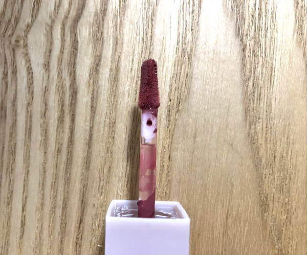 【付録レビュー】「VOCE」1月号特別版、B IDOL「むっちリップ」が560円も安く買えるけど……30代が使うと「シワが少し目立つ」？