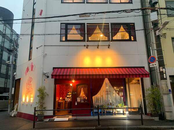 中はモチモチ、外はカリカリ……大阪で人気の「カヌレ」食べ比べ！　「甘いのが苦手な人」にもオススメできる一品は？