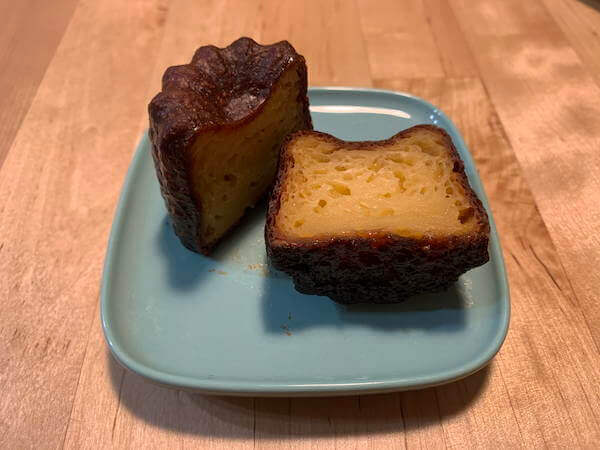 中はモチモチ、外はカリカリ……大阪で人気の「カヌレ」食べ比べ！　「甘いのが苦手な人」にもオススメできる一品は？