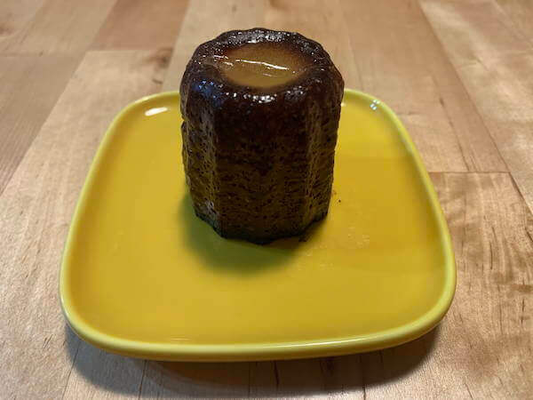 中はモチモチ、外はカリカリ……大阪で人気の「カヌレ」食べ比べ！　「甘いのが苦手な人」にもオススメできる一品は？