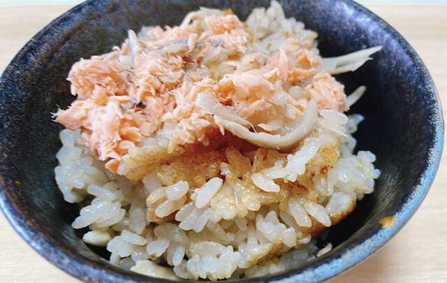 『きのう何食べた？』レシピ【鮭とゴボウの炊き込みご飯】完全再現！　入れて炊くだけ、時短で香り豊かな旅館の味が完成の画像5