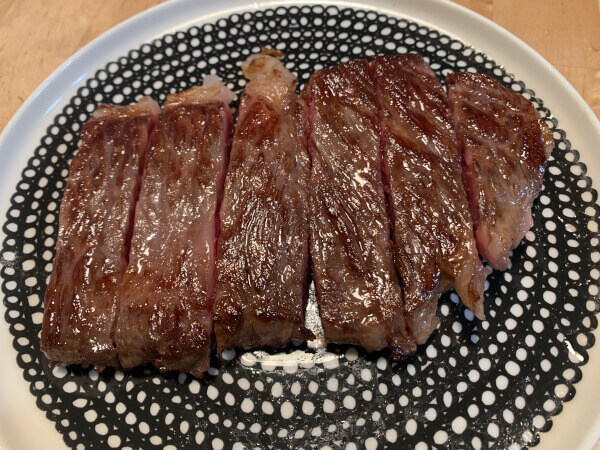 ロピアの「お肉自販機」とは? 2,000円の「和牛ステーキガチャ」に挑戦、大当たりは出るのか?