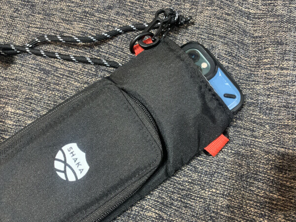 【付録レビュー】「MonoMax」2月号、シャカ スマホショルダーバッグは「財布機能付き」! 雨の日も使えて利便性バツグン
