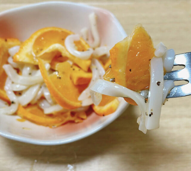 タサン志麻【みかんとイカのサラダ】は箸が止まらない！　まさかの組み合わせはクセになる味わい