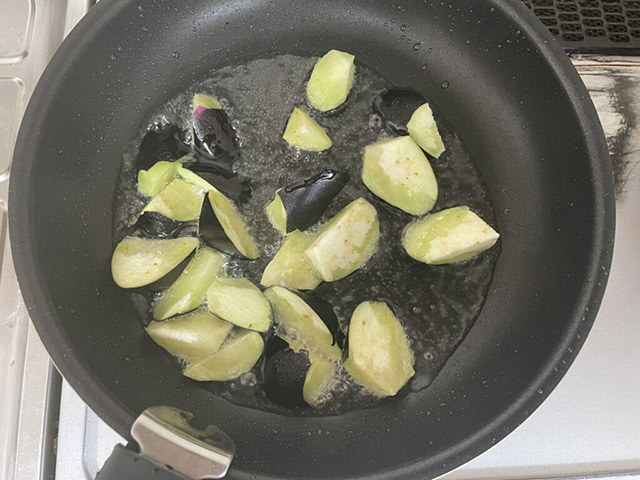 タサン志麻【ナスと納豆の味噌炒め】総評価は満点！　納豆嫌いでも食べられるレシピだった