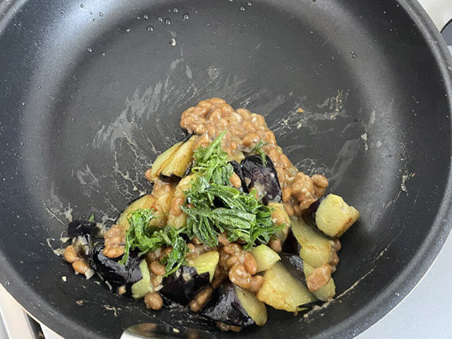 タサン志麻【ナスと納豆の味噌炒め】総評価は満点！　納豆嫌いでも食べられるレシピだった