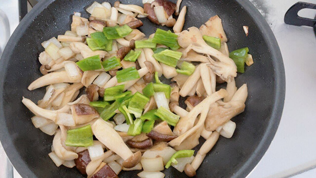 タサン志麻【きのこのソテーのとろとろオムレツ】は甘ぁ〜い！　子どもウケ抜群レシピ