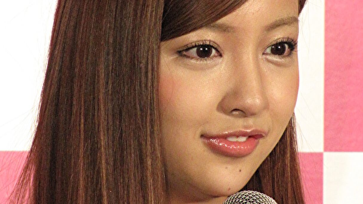 盗撮　胸　巨乳 板野友美は「お胸の工事」疑惑に回答、みちょぱは盗撮に怒り――芸能人のファン対応(2023/05/11 17:45)｜サイゾーウーマン