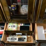 片付け専門家が教える「食器棚」活用アイデア6選！　本棚や文房具収納に使うのが◎