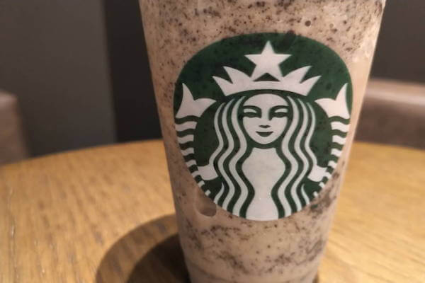 元スタバ店員に聞いた「裏技カスタム」3選！　人気フラペチーノのおすすめトッピングは？