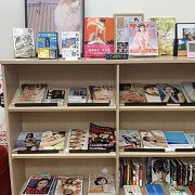 片付けの専門家が教える「おしゃれな本棚」の作り方！　ダイソーグッズで見せる収納に