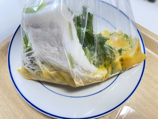 平野レミ【ふわふわ卵焼き】は5分で作れる！　「ポリ袋ではんぺんを潰す」斬新なレシピ