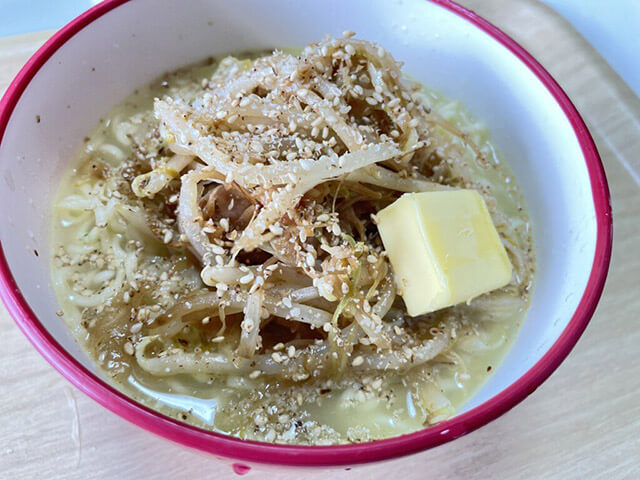 やみつきキャベツ塩ラーメンの写真