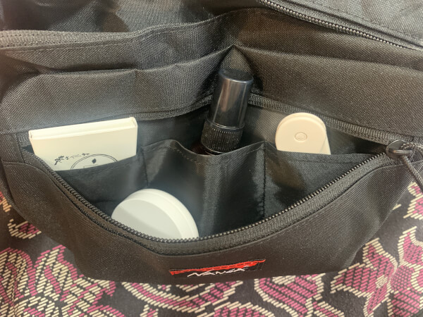 「MonoMax」（宝島社）8月号付録「ナンガ 10ポケットショルダーバッグ」の前面の画像