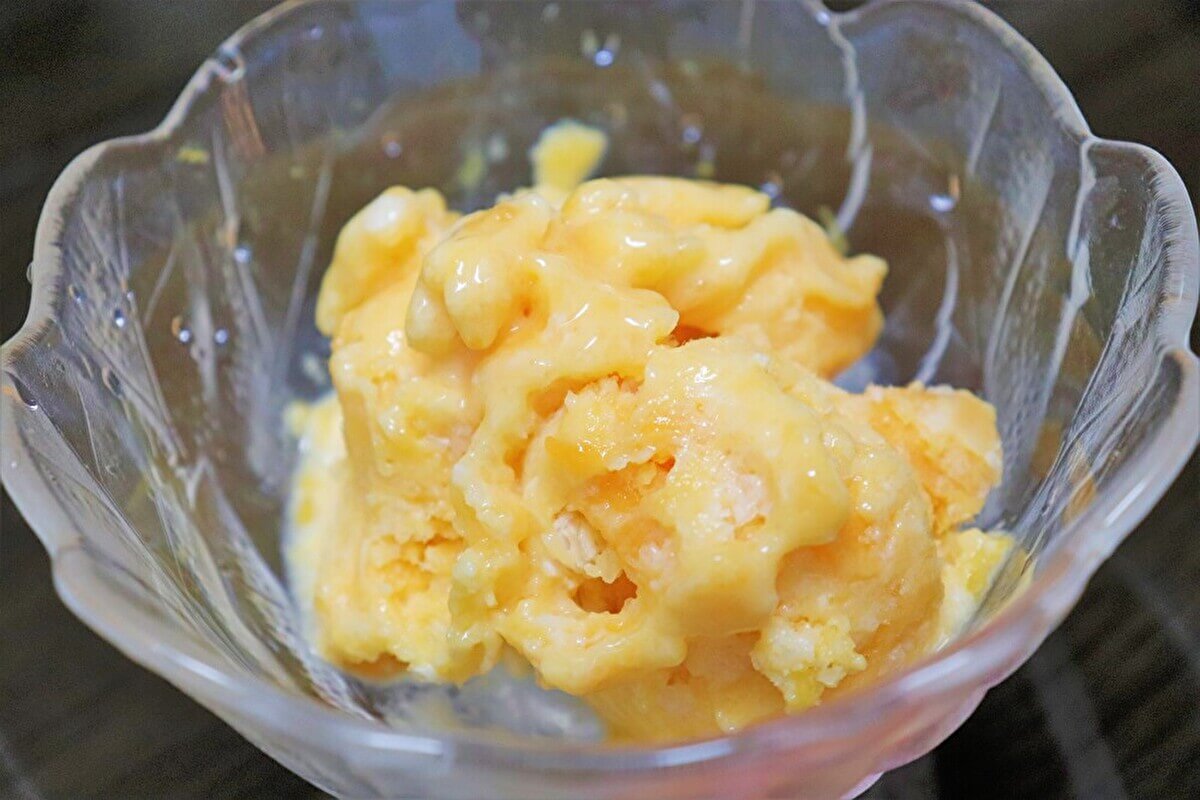 トップバリュ「マンゴー ボリュームパック」を使ったマンゴーフローズンヨーグルトの画像