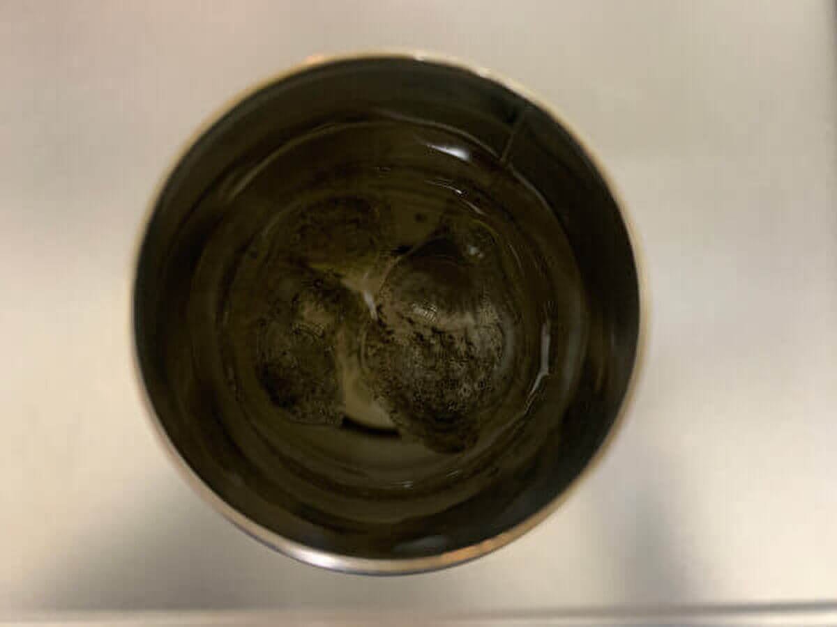 「大人のおしゃれ手帖」2023年9月号付録の「フィンレイソン 保冷ステンレスボトル」に常温の水と氷を入れて6時間経過した際の画像