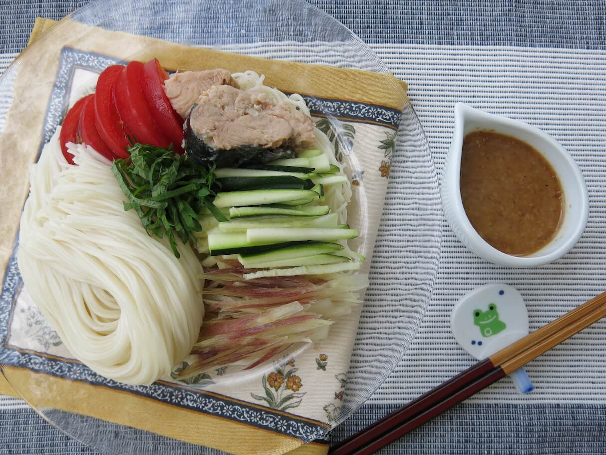 夏野菜と鮭のそうめんサラダの画像