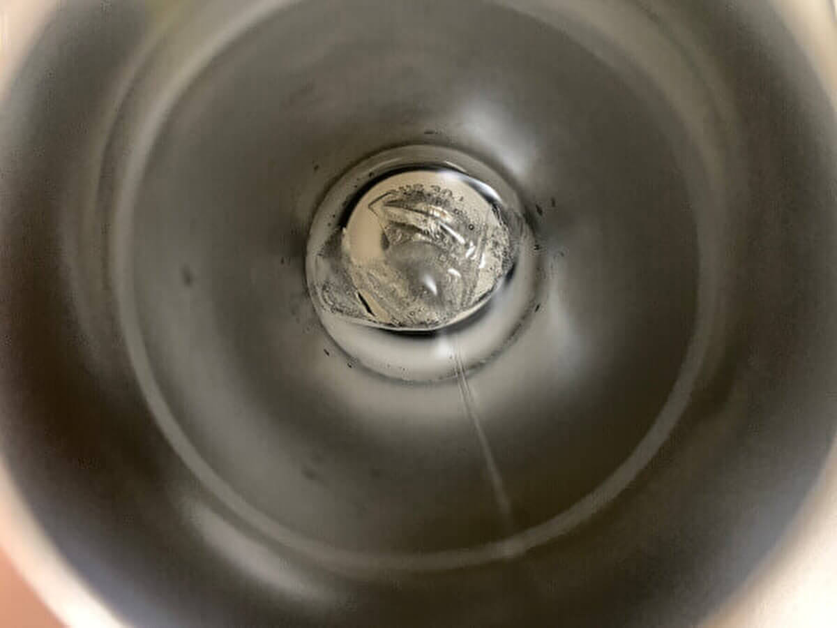 「大人のおしゃれ手帖」2023年9月号付録の「フィンレイソン 保冷テンレスボトル」に氷だけを詰めて24時間経過した際の画像