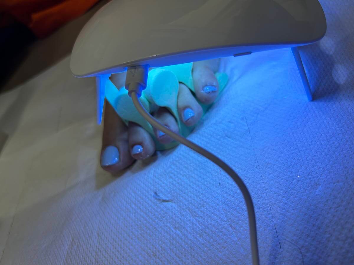 小指に当たるようにライトを固定する画像