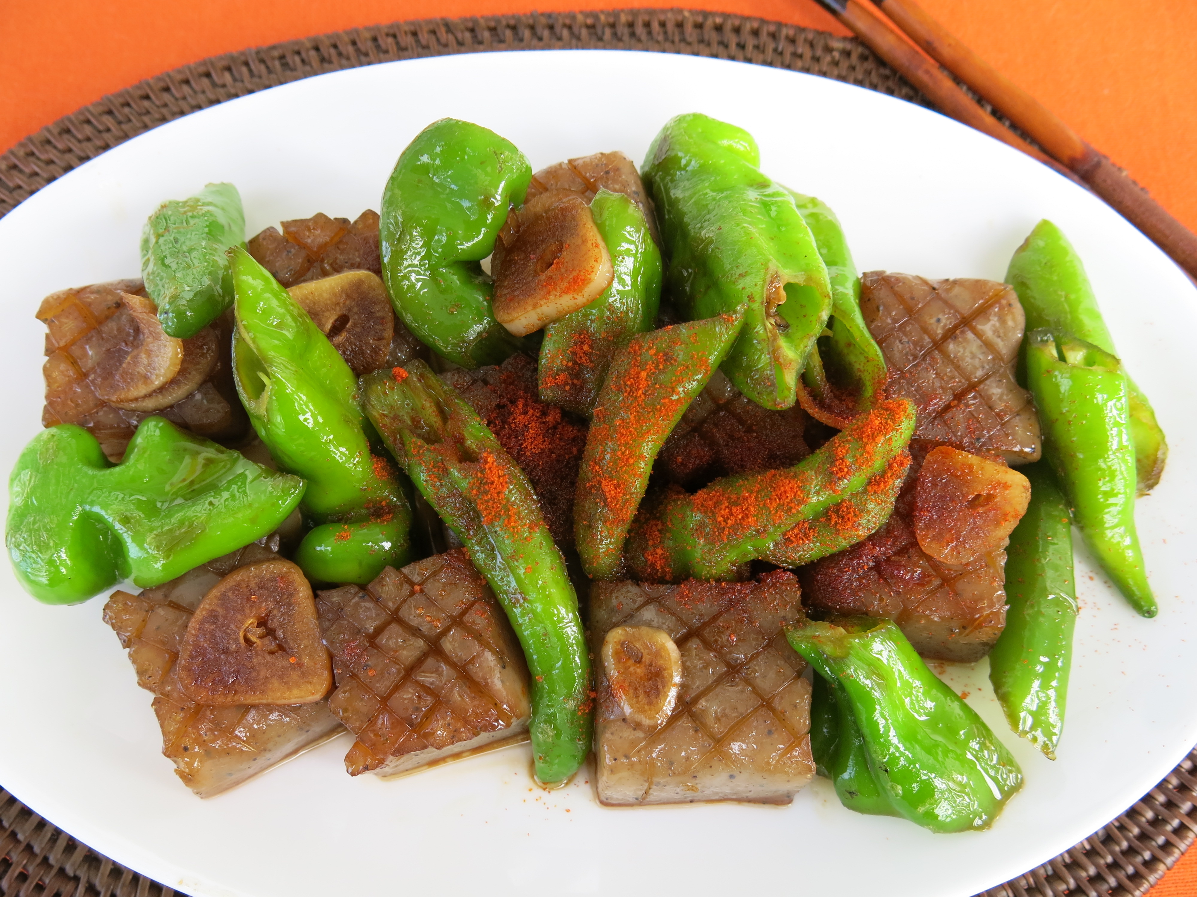 こんにゃくと万願寺唐辛子の麻辣甘辛炒めの画像