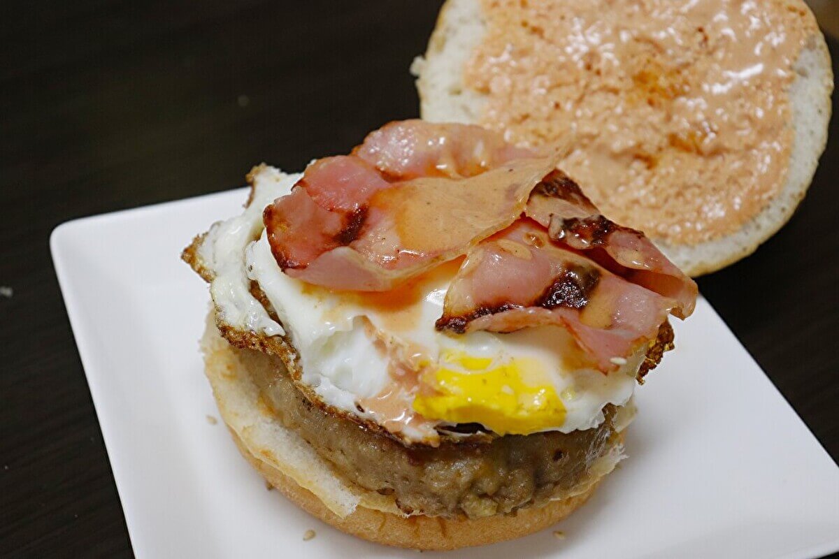 マクドナルド「月見バーガー」再現レシピの完成画像