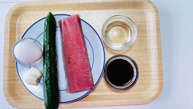 赤身のニンニク醤油漬けの材料画像