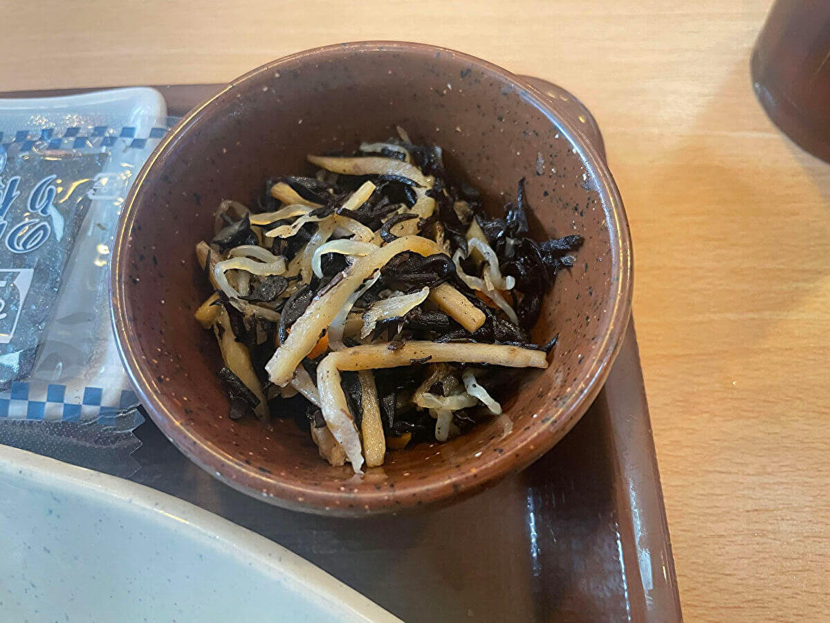 すき家モーニング「自社製ベーコンエッグ朝食」の画像