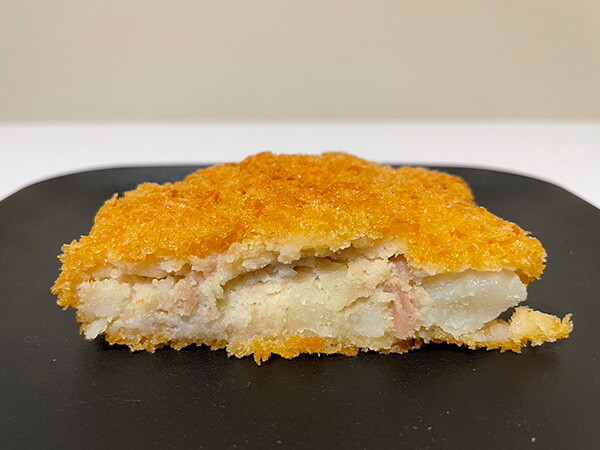 ベルク「粗くだき男爵いものお肉コロッケ」の断面画像