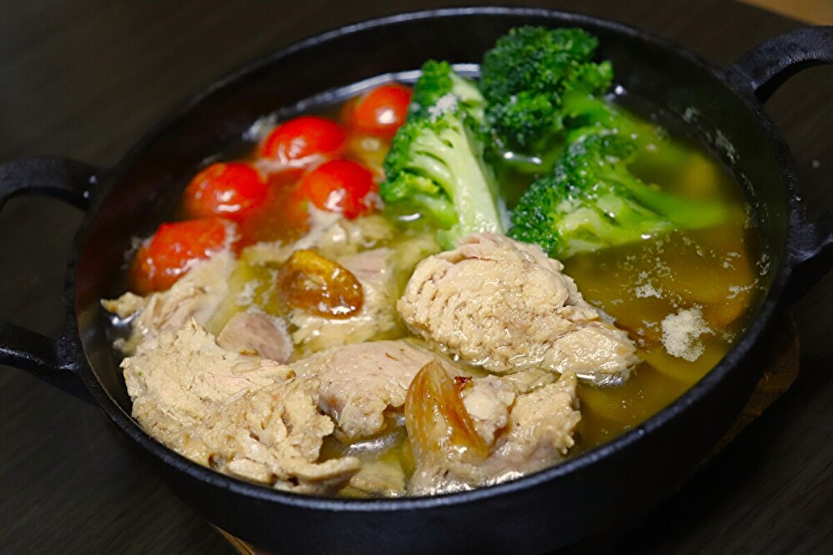 ドンキ情熱価格「贅沢な塊ツナ」活用レシピ 【塊ツナのアヒージョ】の画像