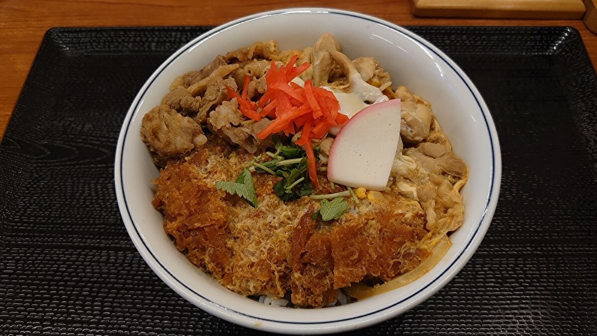 かつや「トリプルカツ丼」の画像