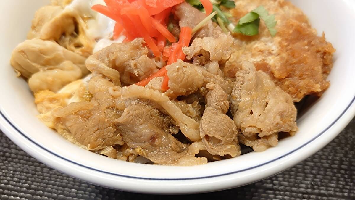 かつや「トリプルカツ丼」の画像
