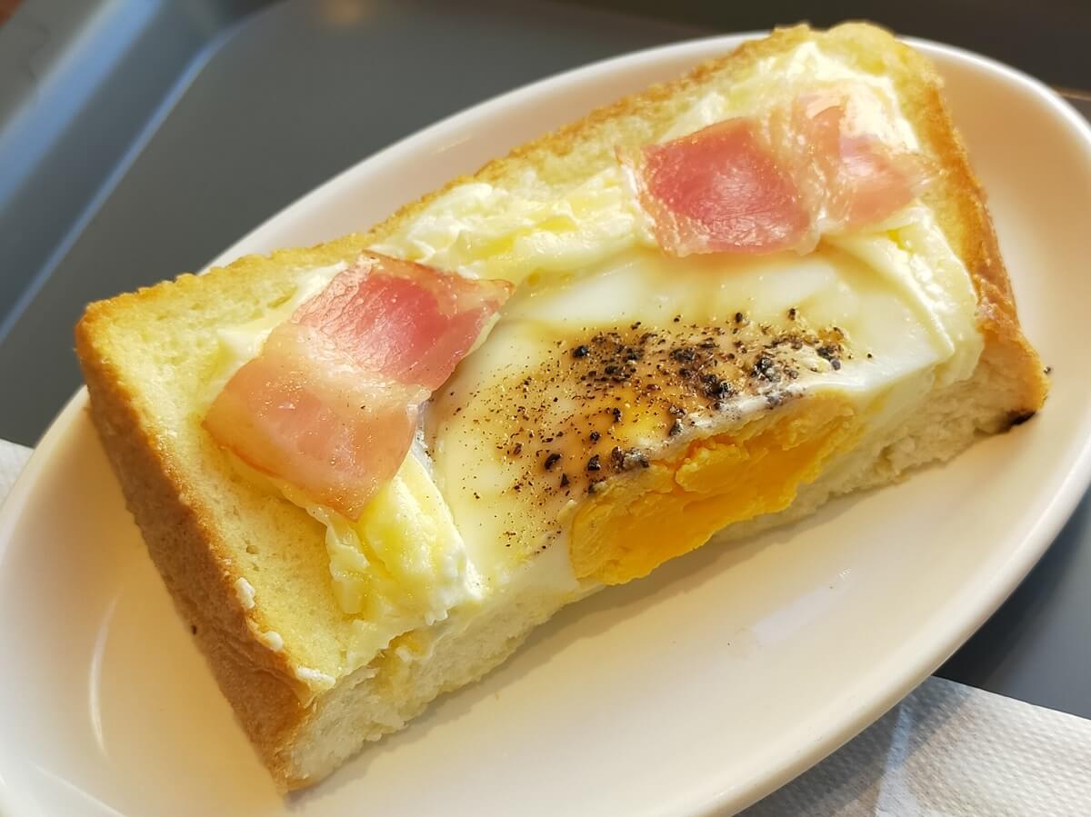 朝ごはんの定番メニューをワンハンドで（C）サイゾーウーマン