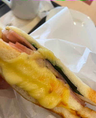 【カフェベローチェ】480円モーニングが大正解だった！　とろけるチーズが至高のホッカホカサンドの画像15