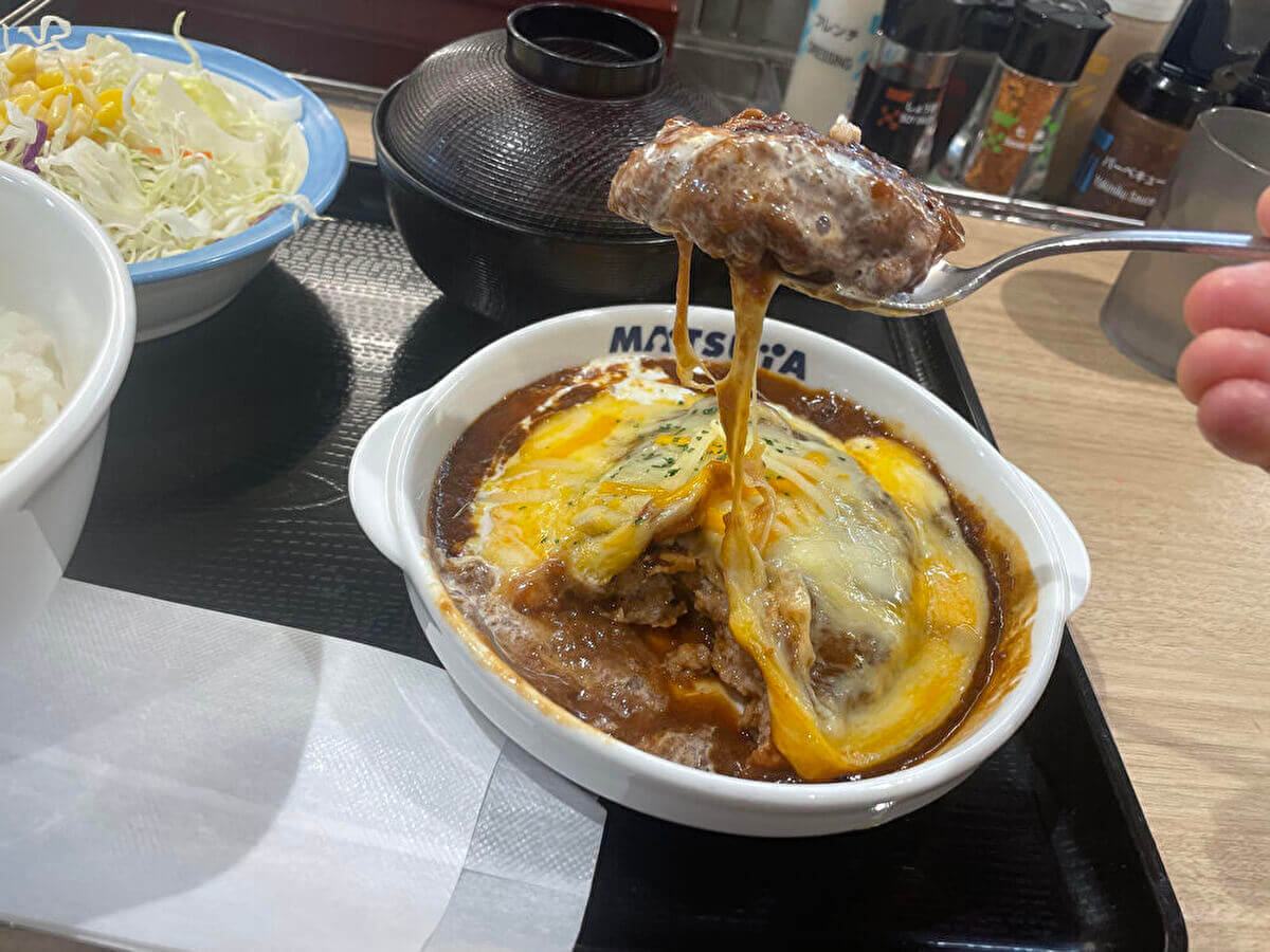 松屋「ブラウンソースチーズハンバーグ定食」の画像