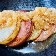 和田明日香さん【ダブル大根ステーキ】、おろしニンニクのパンチがピリッ！　ジュワッと旨みのレシピだ