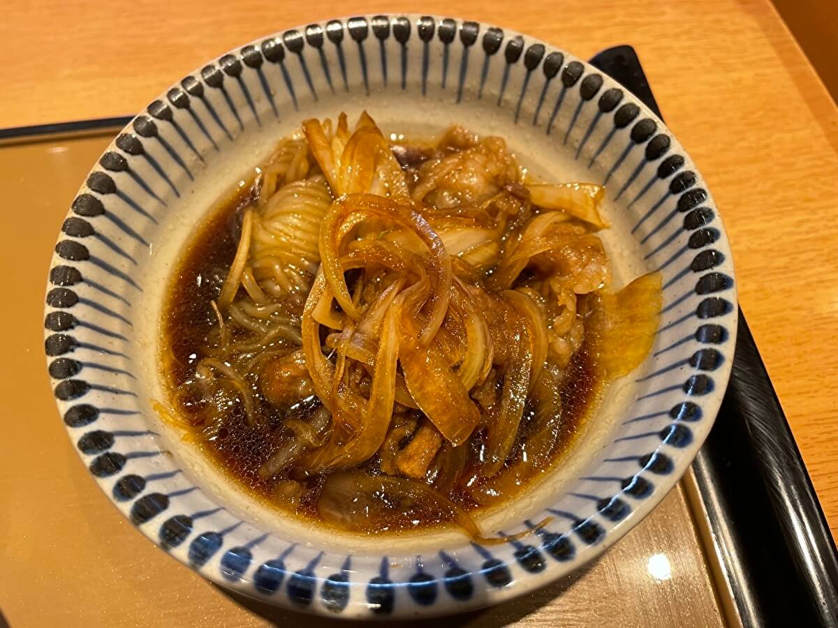 やよい軒のモーニング「ミニすき焼き朝食」の画像